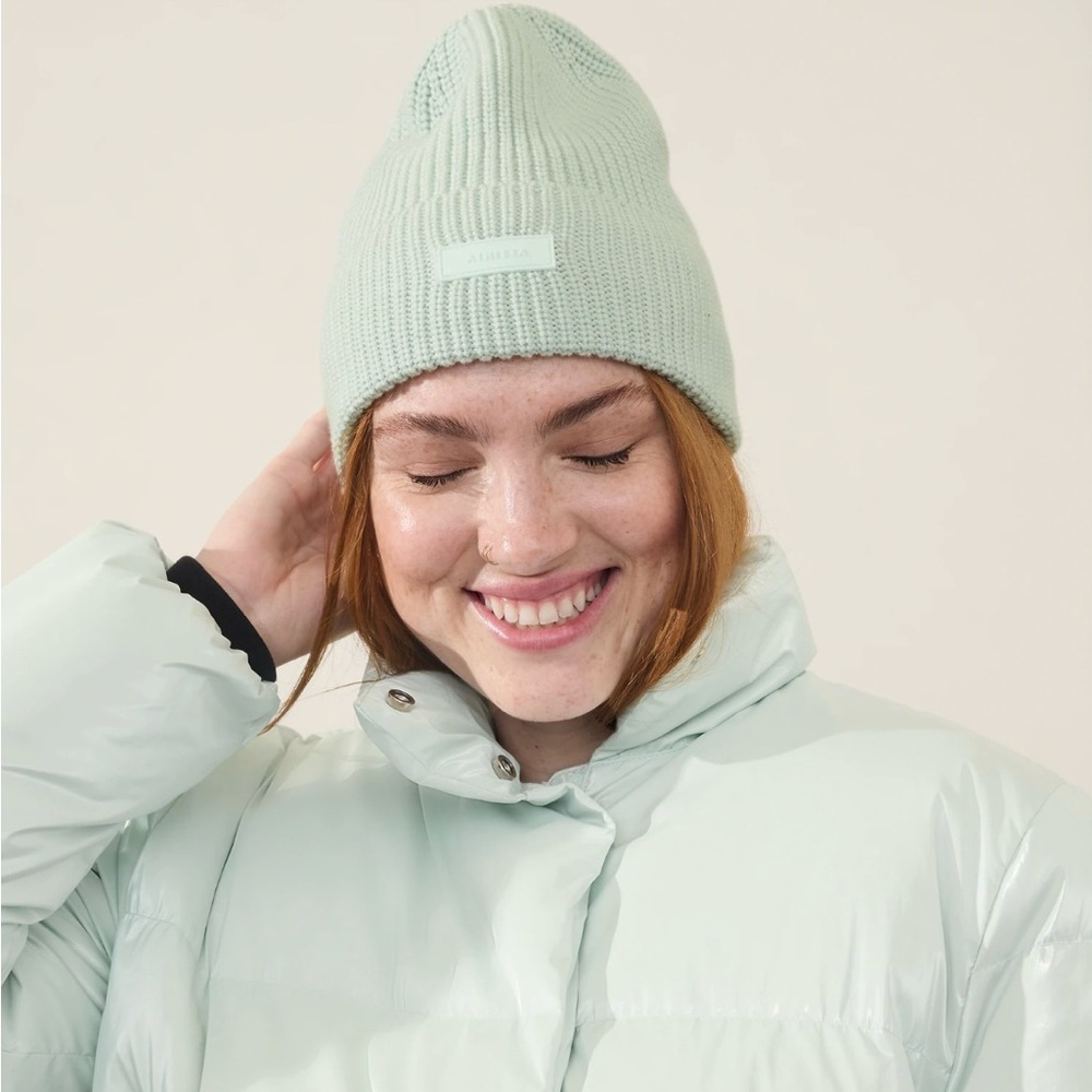 Athleta cozy hour beanie NWT